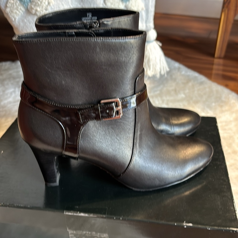 Ralph Lauren SAIDA Ankle Booties Size 7.5